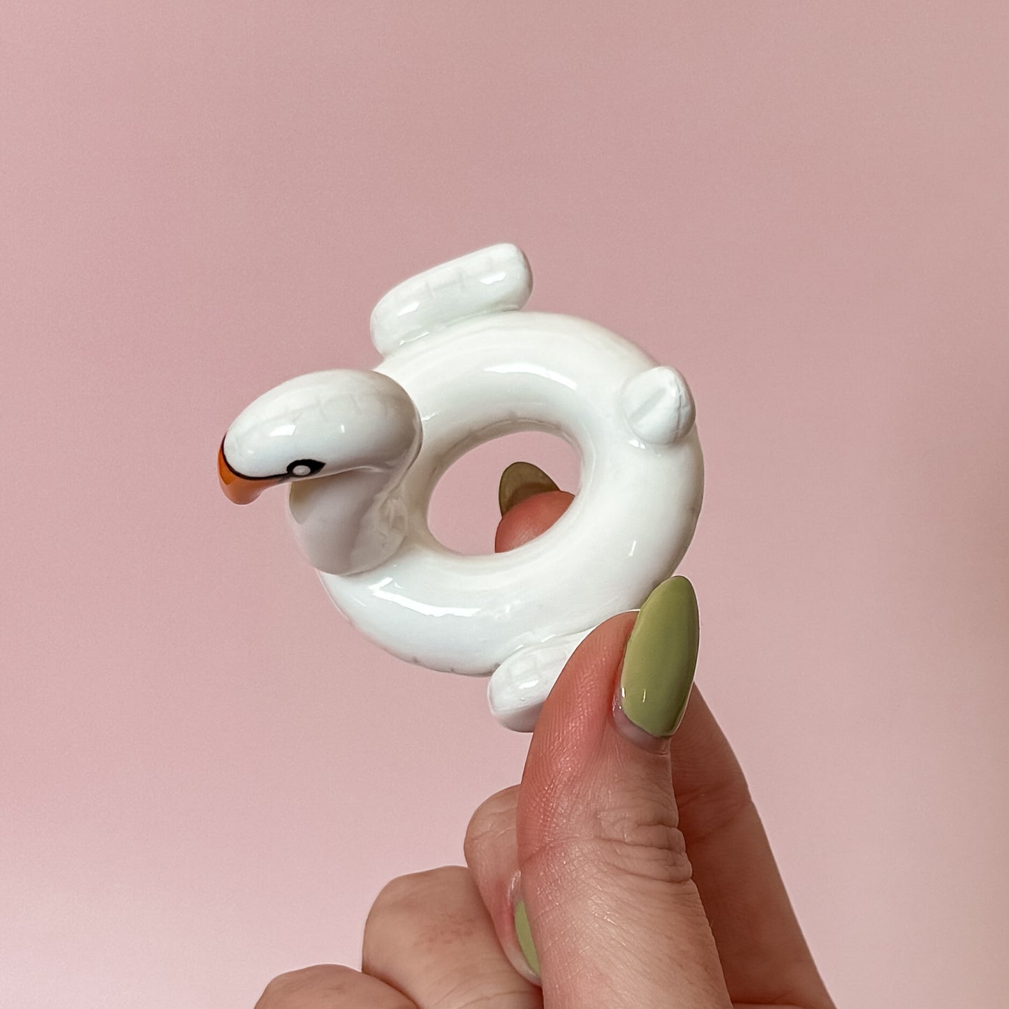 White Swan Pool Floatie Ring Holder