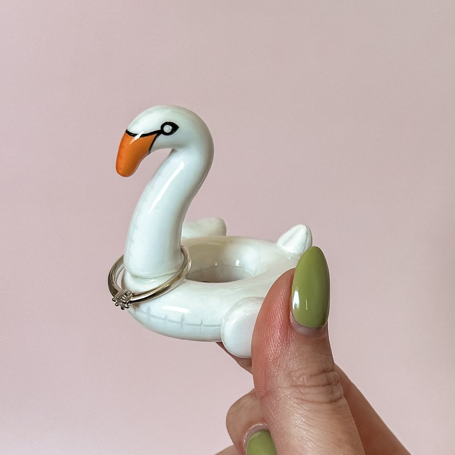 White Swan Pool Floatie Ring Holder